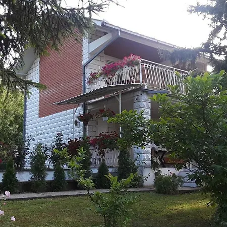 White House With Sauna