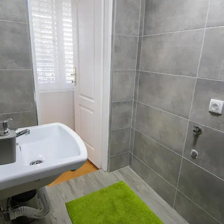 White House With Sauna *