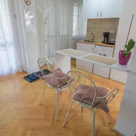 White House Rakovac Novi Sad