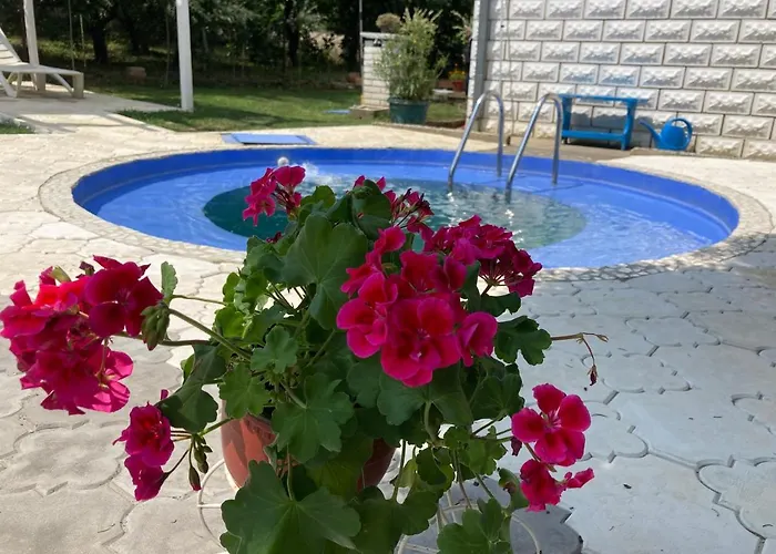 White House With Sauna